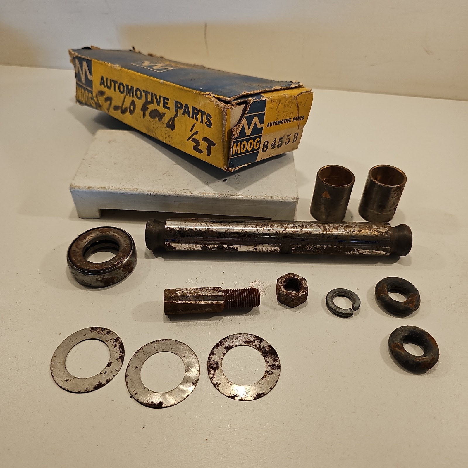 NOS MOOG 8455B King Pin HALF Set With Metal Bushings For 1957-60 Ford F150-250 NOS MOOG 8455B King Pin HALF Set With Metal Bushings For 1957-60 Ford F150-250
