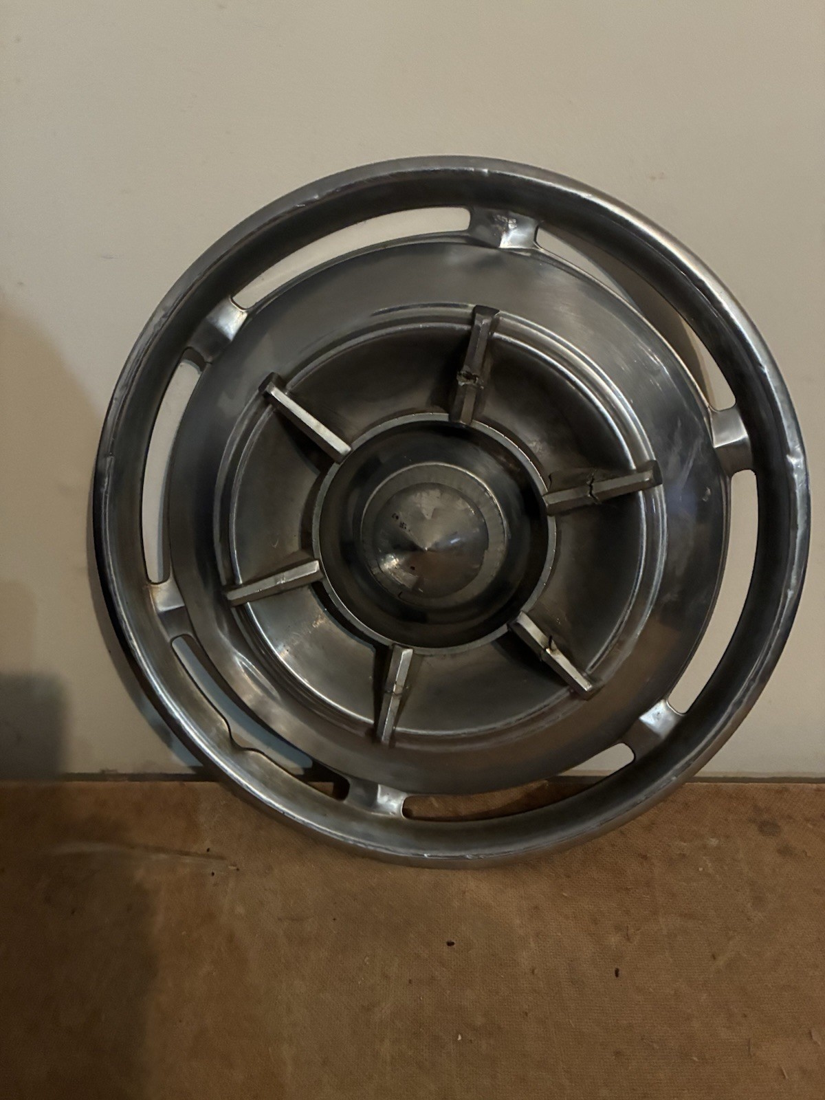1961 BUICK ELECTRA 225 LESABRE INVICTA SPECIAL 15” HUBCAP 3 AVAILABLE 1961 BUICK ELECTRA 225 LESABRE INVICTA SPECIAL 15” HUBCAP 3 AVAILABLE