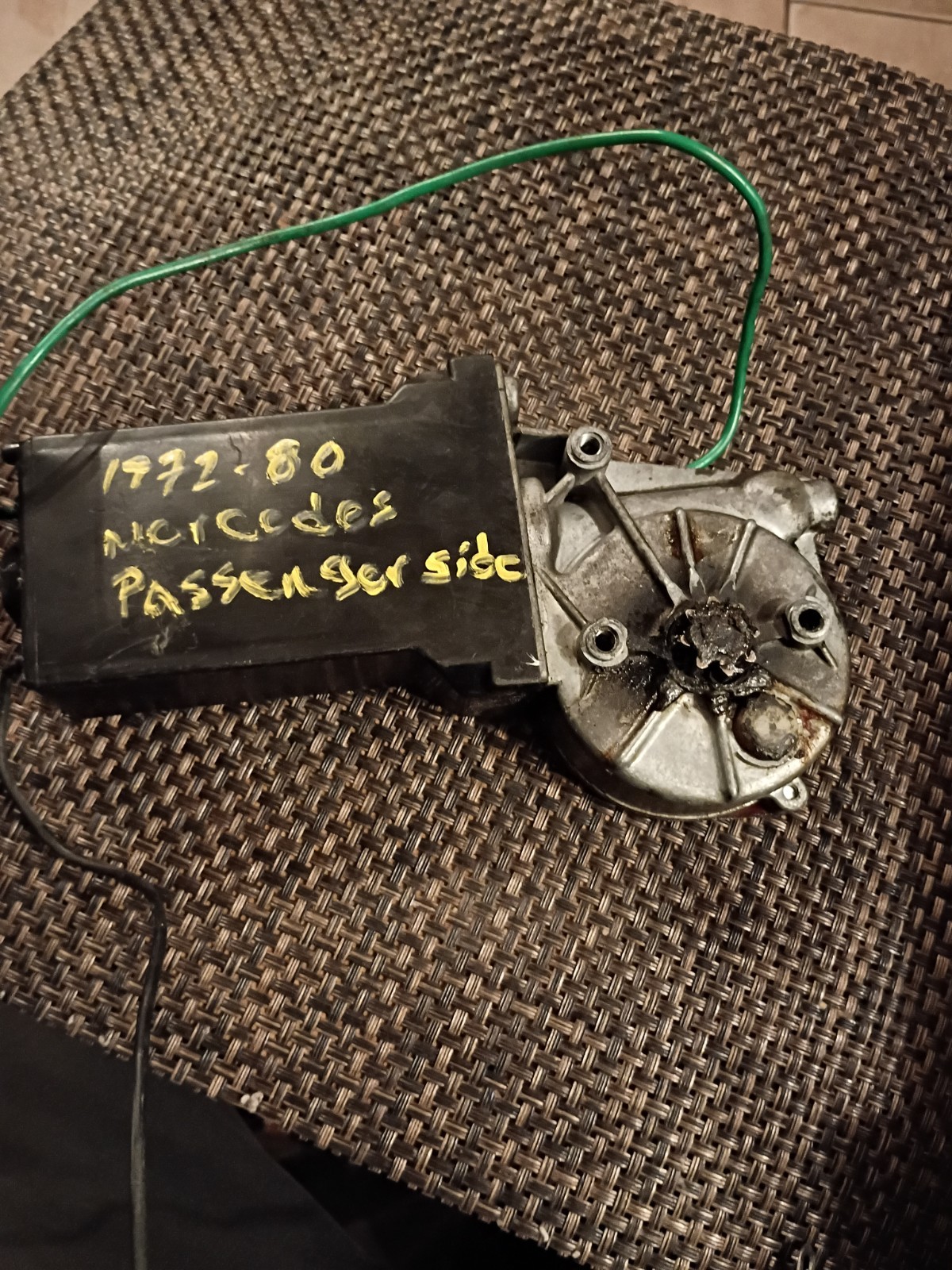 1972-1980 Mercedes Benz Passenger Side Window Motor Regulator OEM Part 1972-1980 Mercedes Benz Passenger Side Window Motor Regulator OEM Part