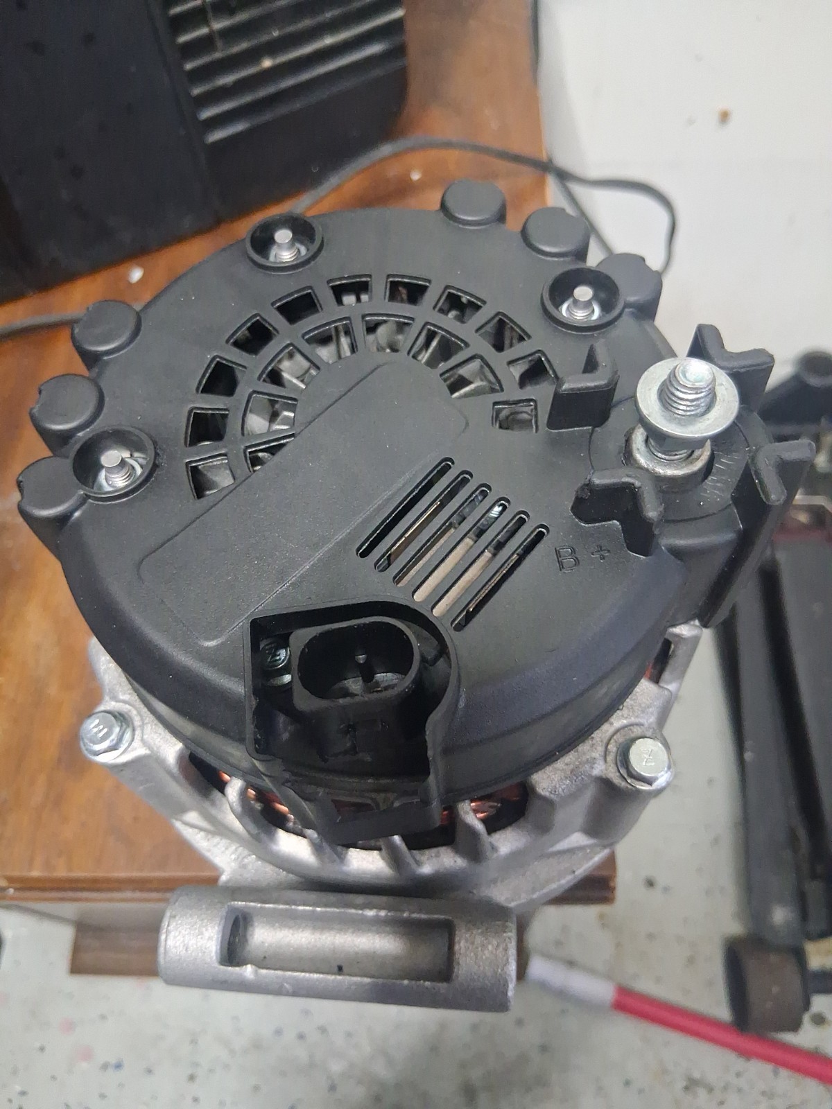 Alternator - Valeo 220 Amp (OEM) VALEO 439609 for Mercedes-Benz Brand New Alternator - Valeo 220 Amp (OEM) VALEO 439609 for Mercedes-Benz Brand New