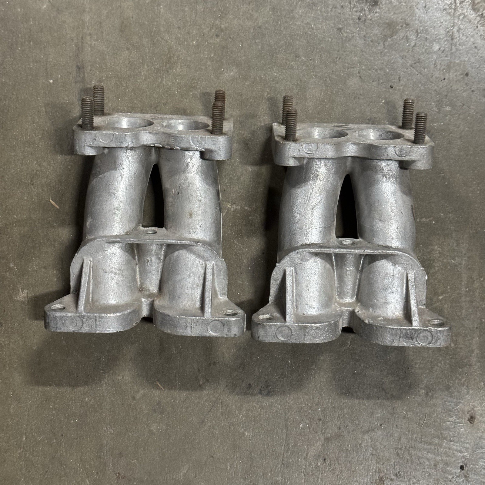 Porsche 356 SC SUPER Intake Manifold Pair Zenith Carburetor 616.08.311 CARBS Porsche 356 SC SUPER Intake Manifold Pair Zenith Carburetor 616.08.311 CARBS
