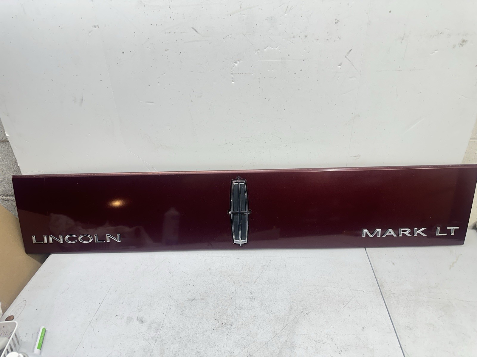 2006-2008 Lincoln Mark LT Upper Tailgate Tail Gate Molding Trim Panel Red OEM