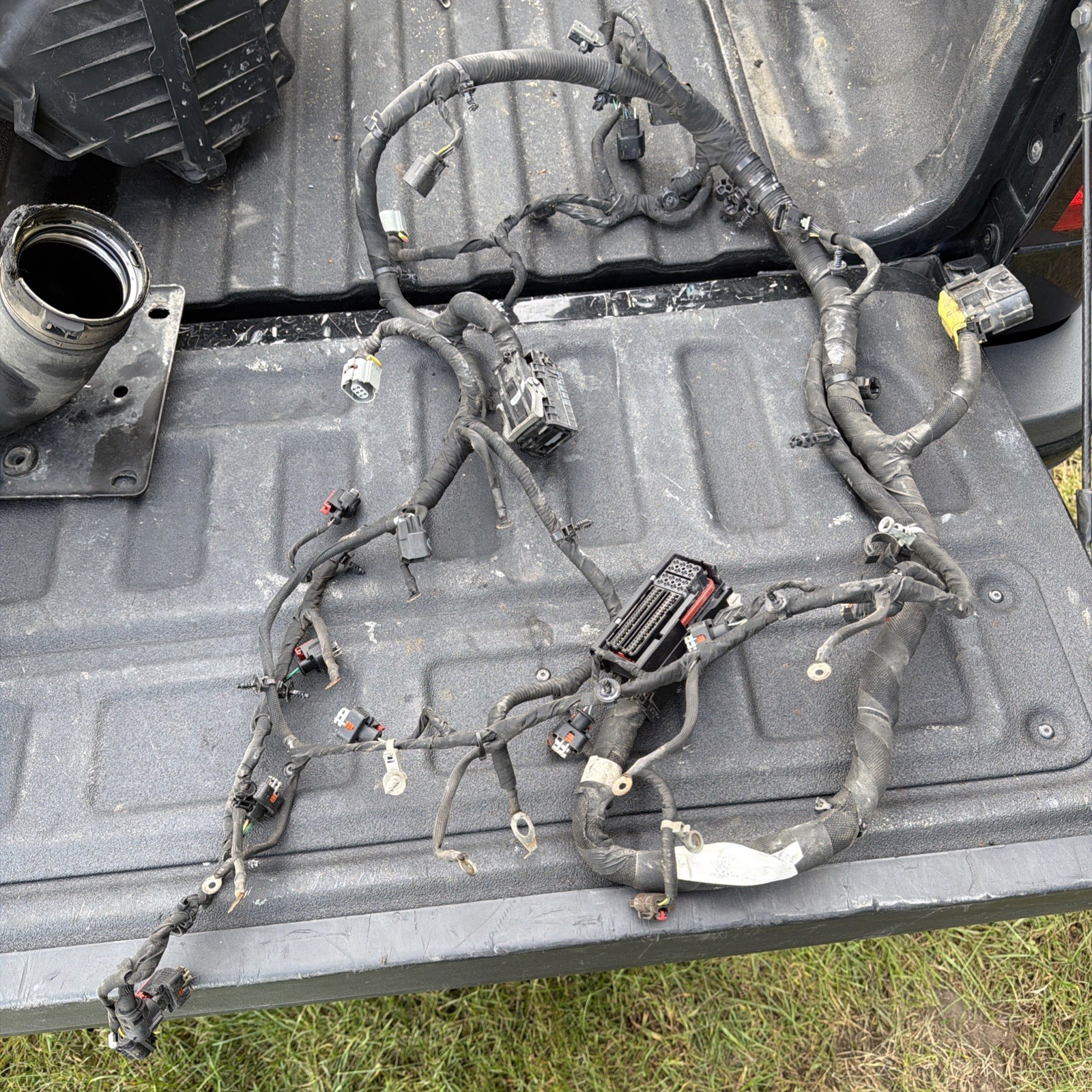 17 18 19 GMC CHEVROLET 3500HD DURAMAX 6.6 L5P ENGINE BAY WIRING HARNESS 84414385 17 18 19 GMC CHEVROLET 3500HD DURAMAX 6.6 L5P ENGINE BAY WIRING HARNESS 84414385