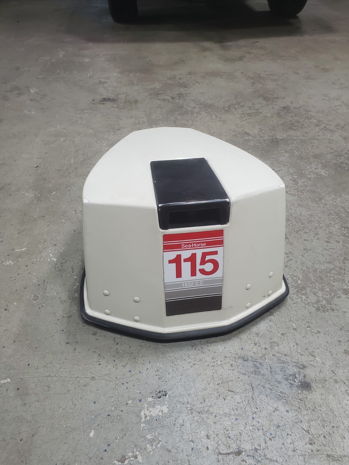 Engine cowling 1980 Johnson 115hp Engine cowling 1980 Johnson 115hp