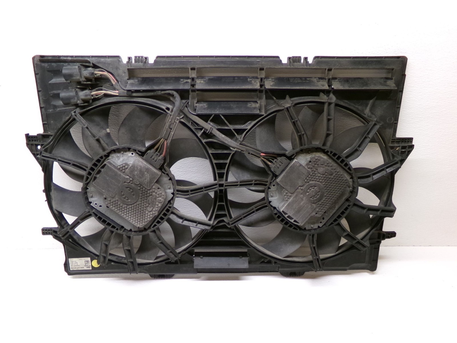 12-18 Audi A6 A7 3.0L Radiator Engine Cooling Fan Assembly OEM