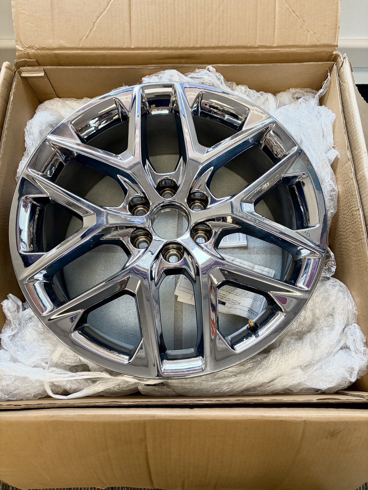 GM OEM 22x9 Chrome Snowflake Wheel Rim 84802384 14078 GMC Chevy 6x139.7 Open Box