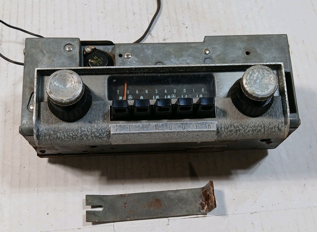 1963 PLYMOUTH FURY BELVEDERE SAVOY AM RADIO DELUXE UNTESTED 1963 PLYMOUTH FURY BELVEDERE SAVOY AM RADIO DELUXE UNTESTED