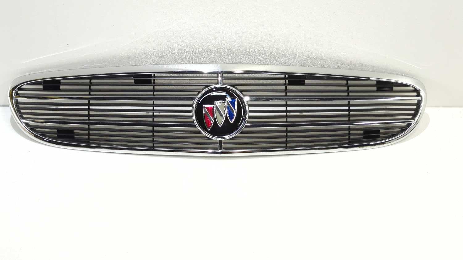 New OEM genuine GM Chrome Grille 1997-2004 Buick Regal original nice 10287930