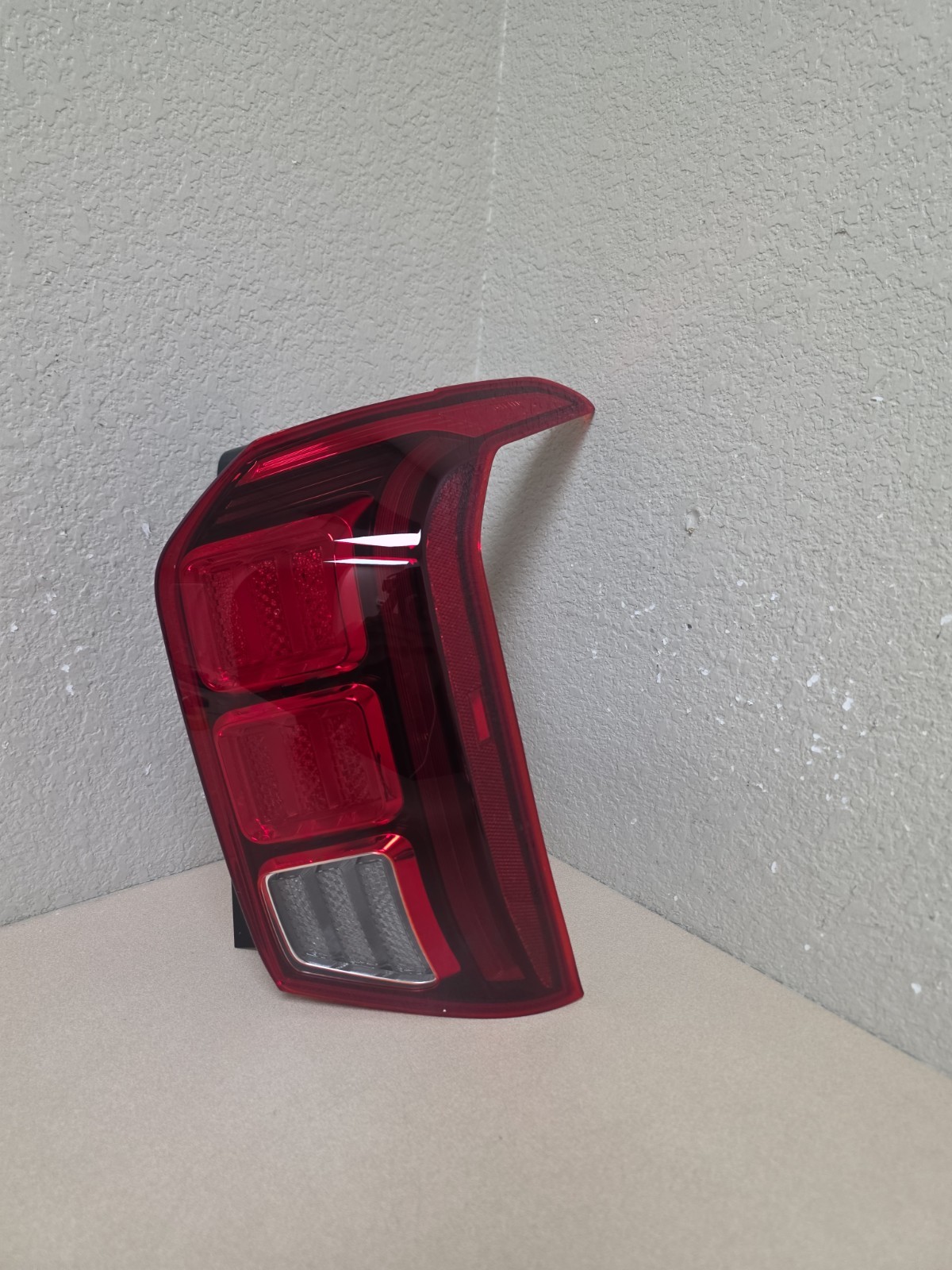  2020-2025 Hyundai Palisade Right Passenger Side Tail Light 92402S8110 OEM