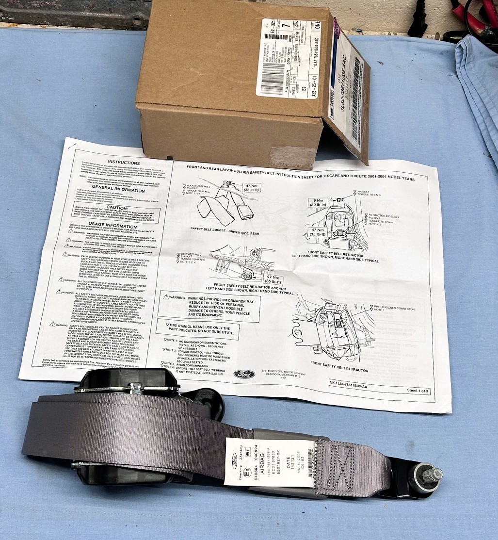 NOS 2001-04 FORD ESCAPE FRONT SEAT BELT BUCKLE RETRACTOR ASSEMBLY PASSENGER SIDE