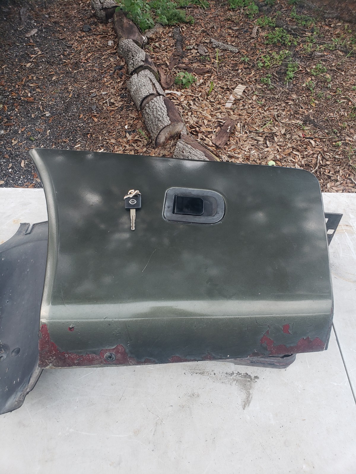 2004-2007 Nissan Titan Rear Storage Compartment Tool Box KEY INCLUDED Dk Green 2004-2007 Nissan Titan Rear Storage Compartment Tool Box KEY INCLUDED Dk Green