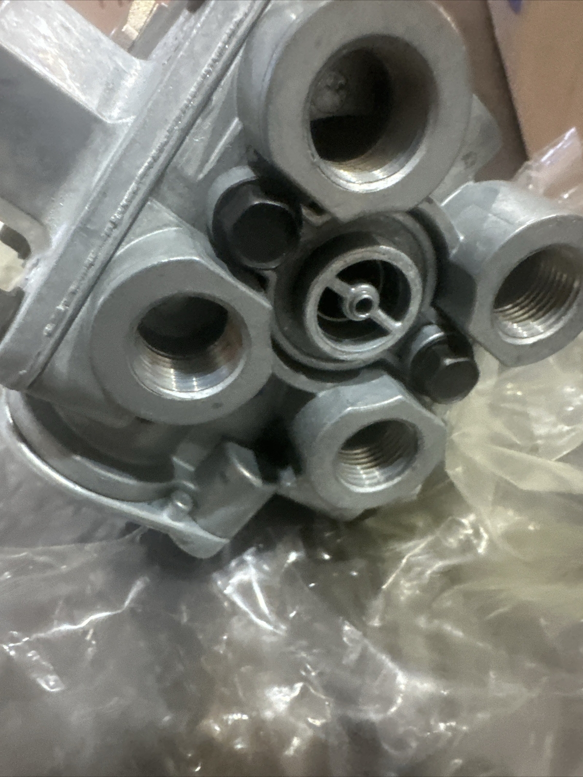 Haldex Air Brake Valve 06721 N50008A, 19207-12442787 FMTV LMTV MTV M1078 NEW Haldex Air Brake Valve 06721 N50008A, 19207-12442787 FMTV LMTV MTV M1078 NEW