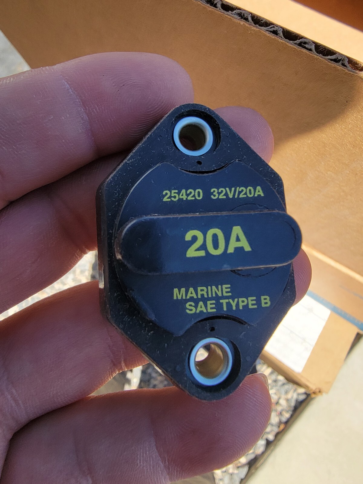 Eaton 25420 20A Circuit Breaker, Marine, 32 Volt, 20 AMP, SAE Type B bx338 Eaton 25420 20A Circuit Breaker, Marine, 32 Volt, 20 AMP, SAE Type B bx338