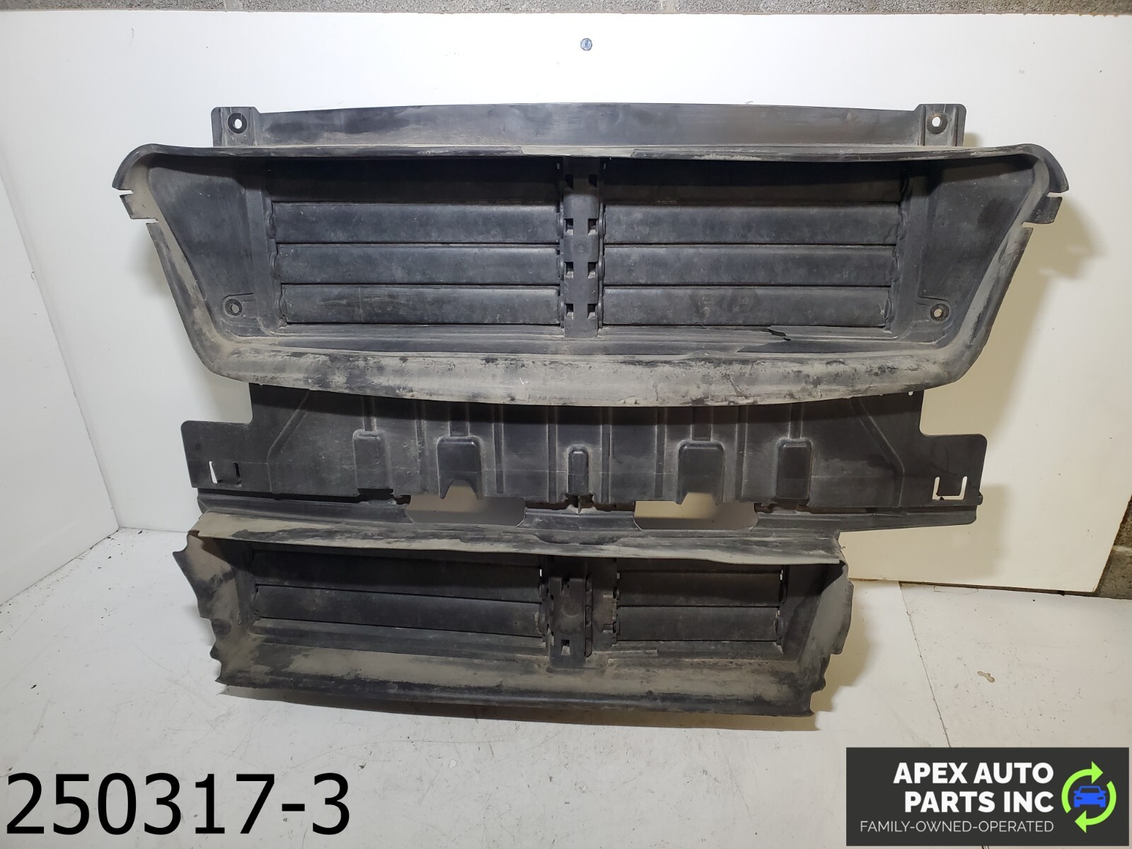 OEM 2017-2018 Ford Fusion 2.5L Front Radiator Active Air Shutter Grille