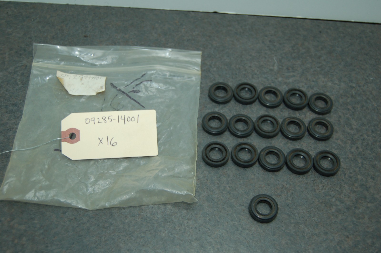 16 NOS GENUINE Suzuki 09285-14001 Kick Starter Oil Seal (QTY-16) NEW OLD STOCK 16 NOS GENUINE Suzuki 09285-14001 Kick Starter Oil Seal (QTY-16) NEW OLD STOCK