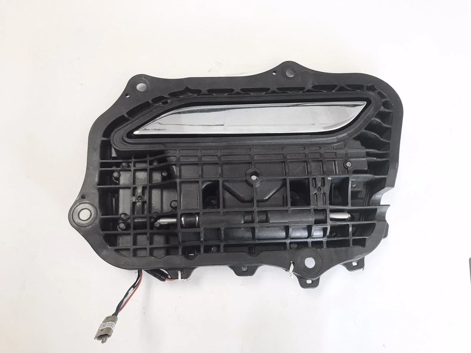 2012-2016 OEM Tesla Model S Front Left Driver Exterior Door Handle LF GEN2 2012-2016 OEM Tesla Model S Front Left Driver Exterior Door Handle LF GEN2