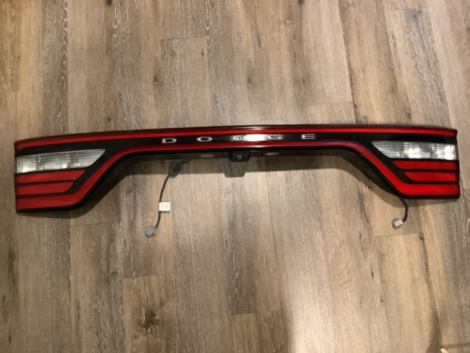 2014- 2025 DODGE DURANGO CENTER TAIL LIGHT W/CAMERA OEM   B93R-21102 TL