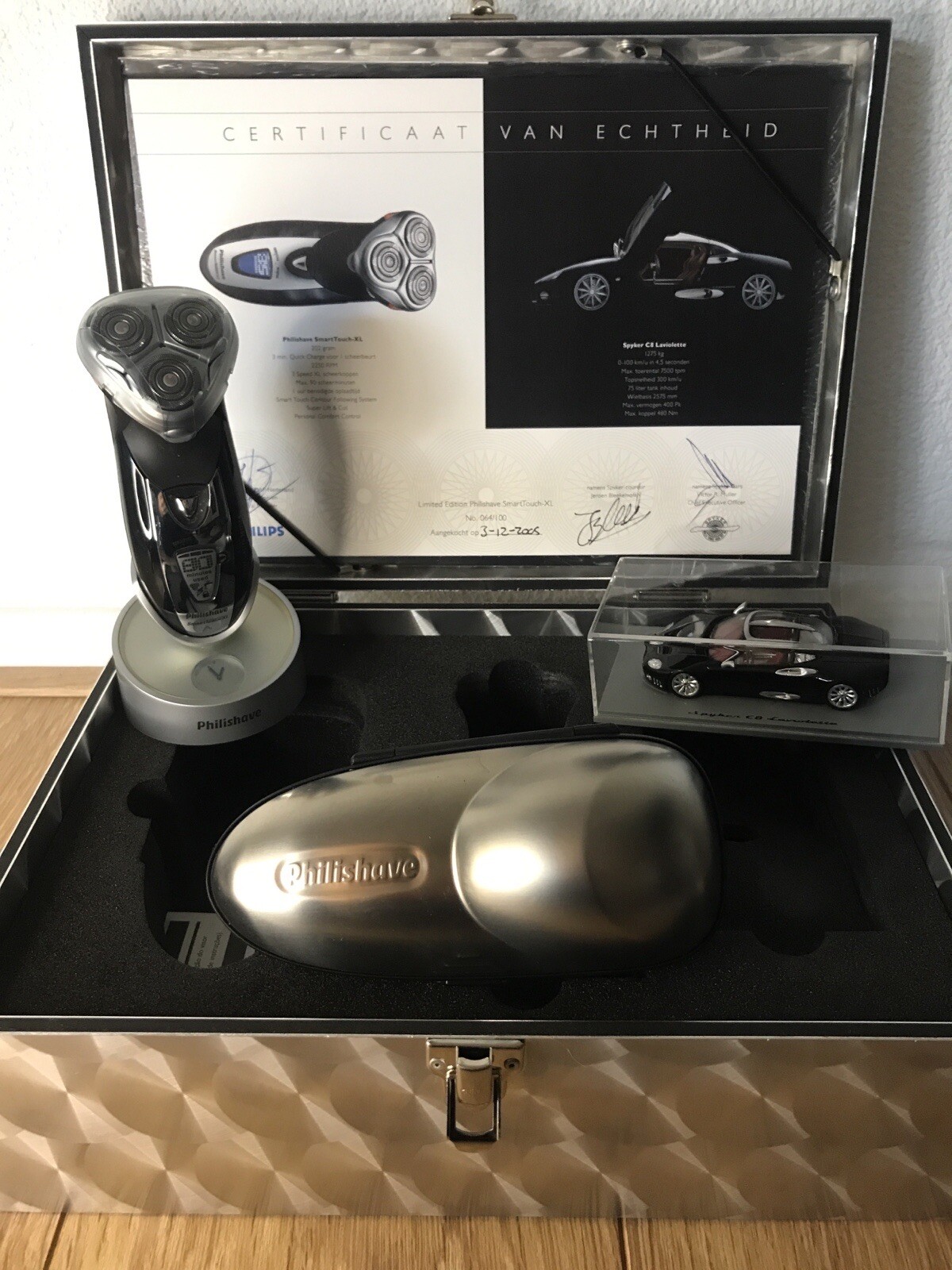 Spyker C8 Laviolette Philips Philishave VIP LIMITED SET 1/500 brochure Metal Box Spyker C8 Laviolette Philips Philishave VIP LIMITED SET 1/500 brochure Metal Box