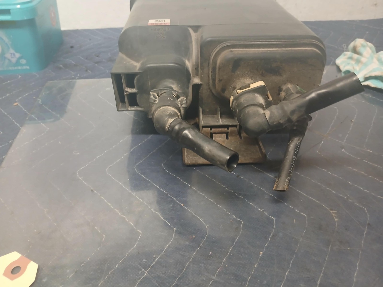 11-16 Chevrolet Silverado 2500 Fuel Vapor Evaporator Emission Canister 25937605 11-16 Chevrolet Silverado 2500 Fuel Vapor Evaporator Emission Canister 25937605