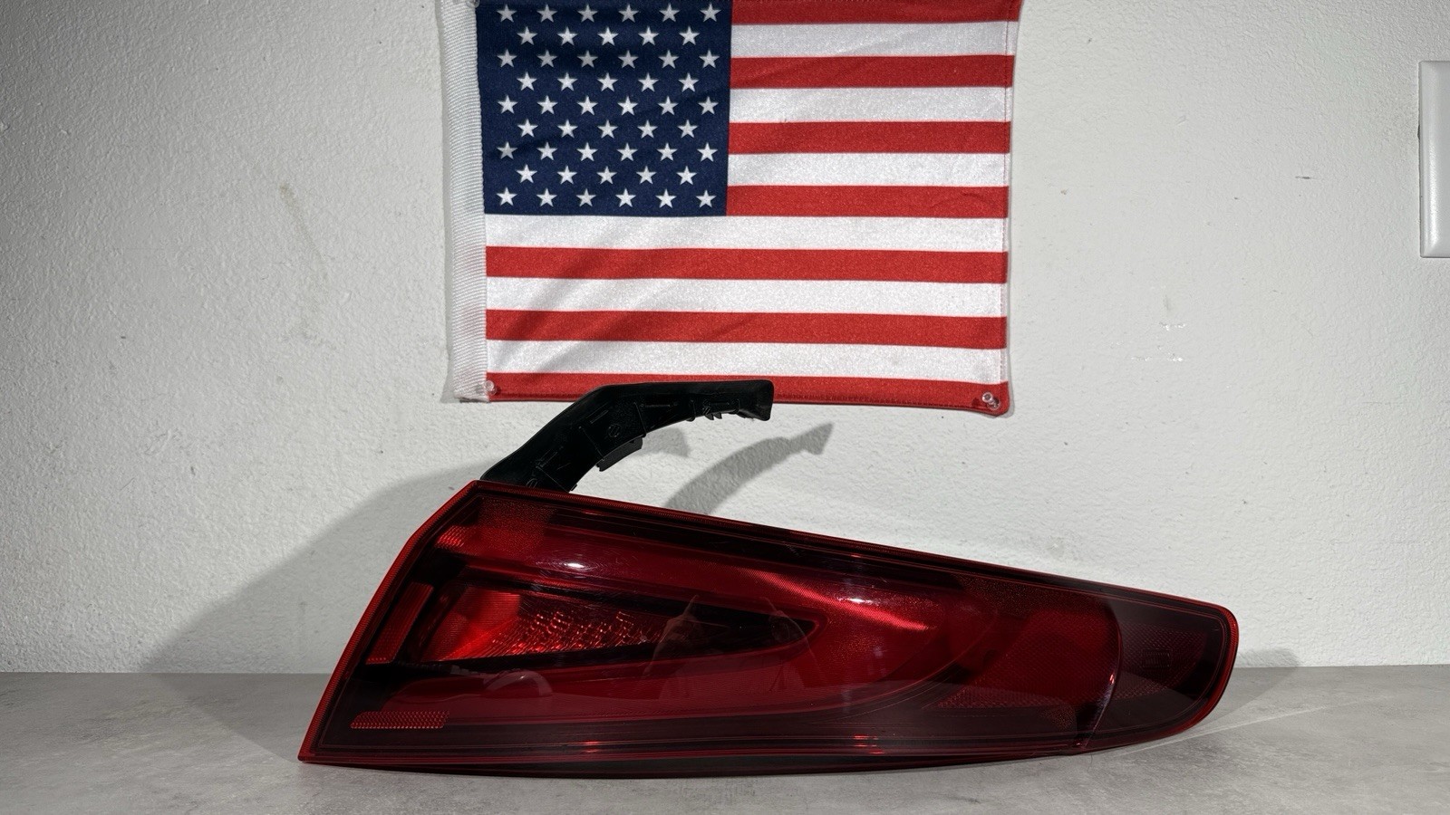 2017-2020 ALFA ROMEO GIULIA TAILLIGHT BRAKE LAMP OUTER RIGHT OEM - 20690210