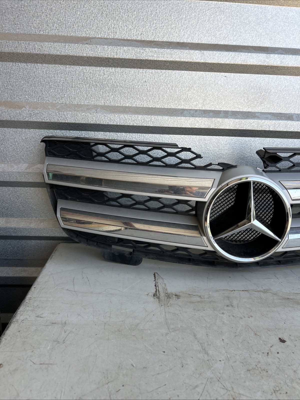 07-09 Mercedes GL450 GL320 Front Radiator Hood Grille Grill Assembly OEM Chrome 07-09 Mercedes GL450 GL320 Front Radiator Hood Grille Grill Assembly OEM Chrome