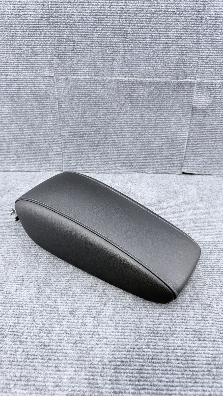 2017 2018 Chevrolet Chevy Cruze Center Console Black Leather Armrest Lid OEM 2017 2018 Chevrolet Chevy Cruze Center Console Black Leather Armrest Lid OEM