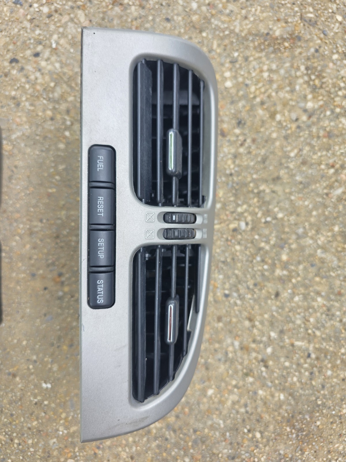 2000-2006 Lincoln LS AC Center Vent W/Buttons 2000-2006 Lincoln LS AC Center Vent W/Buttons