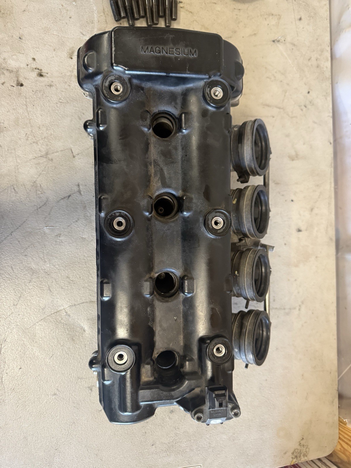 99-07 Gen 1 Hayabusa Cylinder Head 11100-24F00 99-07 Gen 1 Hayabusa Cylinder Head 11100-24F00