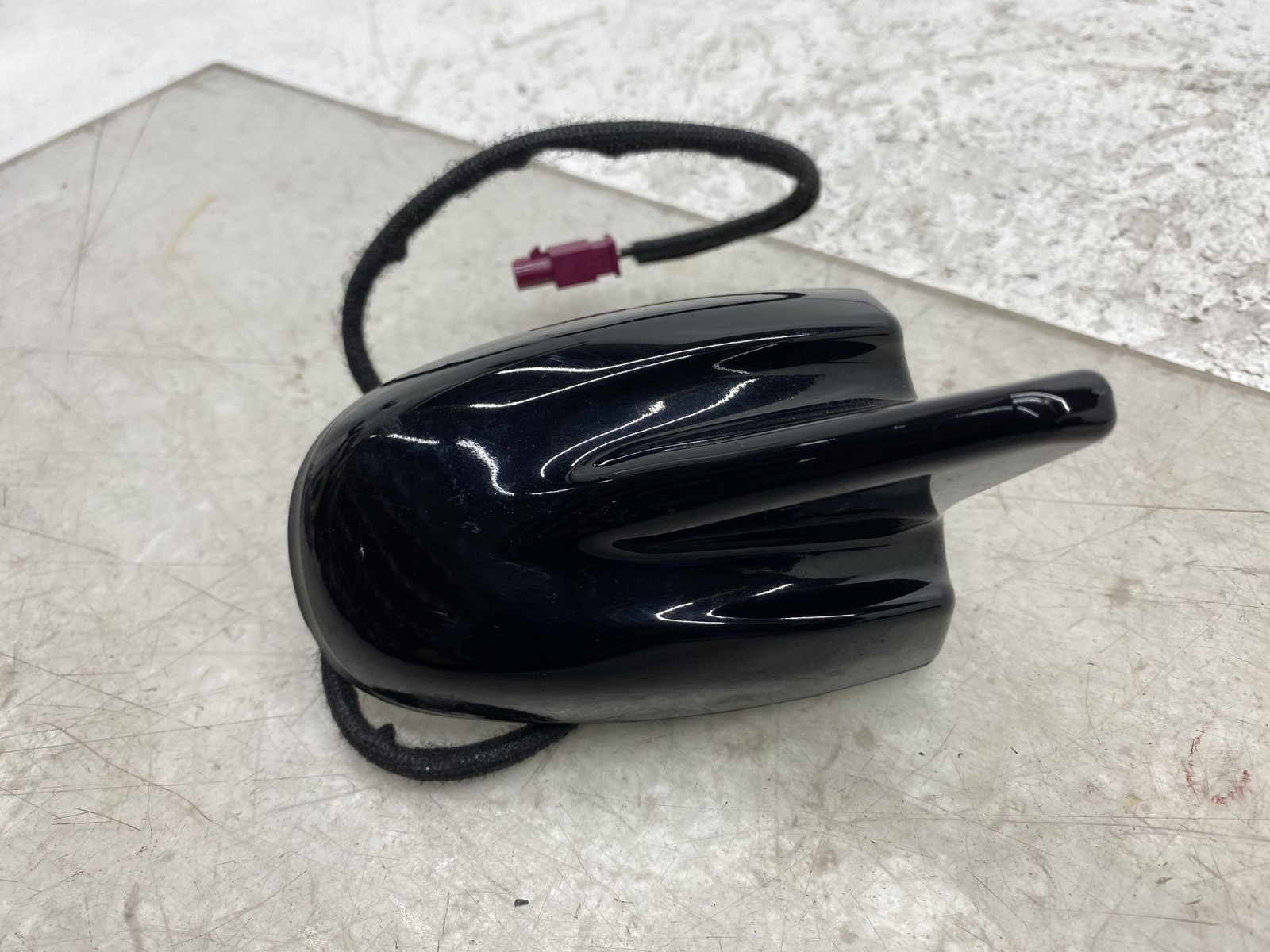 2017-2021 MASERATI LEVANTE OEM ROOF MOUNTED ANTENNA SHARK FIN BLACK 670076131