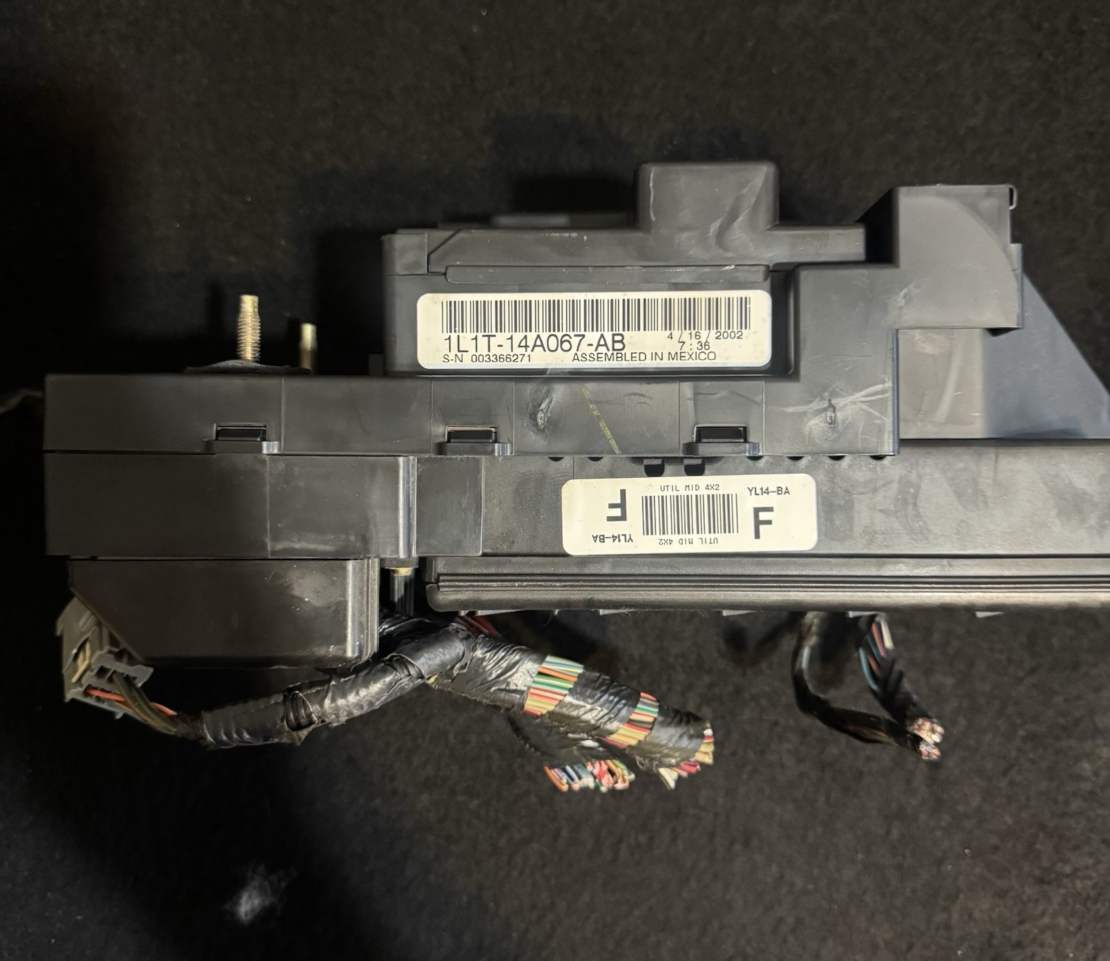 2002 Lincoln Blackwood OEM GEM Module W/Interior Fuse Box. Part # 1L1T-14A067-AB 2002 Lincoln Blackwood OEM GEM Module W/Interior Fuse Box. Part # 1L1T-14A067-AB