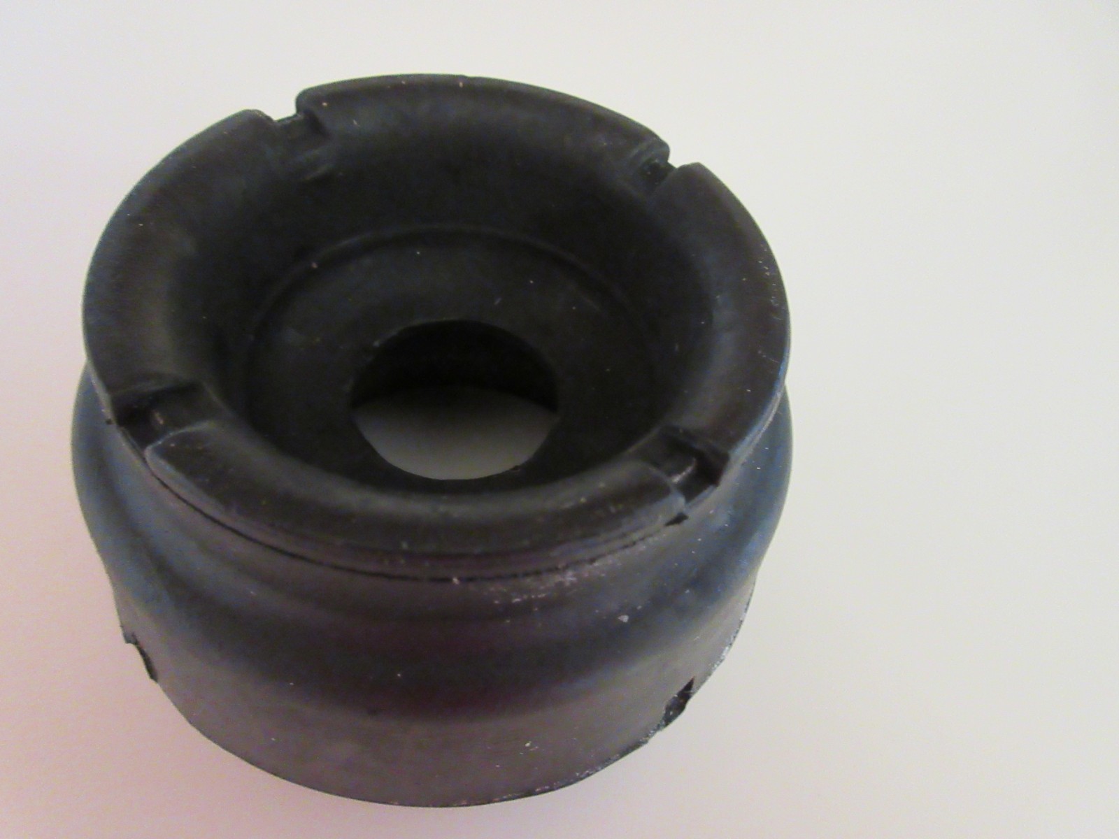 FEQ (First Equipment Quality) Suspension Strut Mount 1J0 412 331C FEQ (First Equipment Quality) Suspension Strut Mount 1J0 412 331C