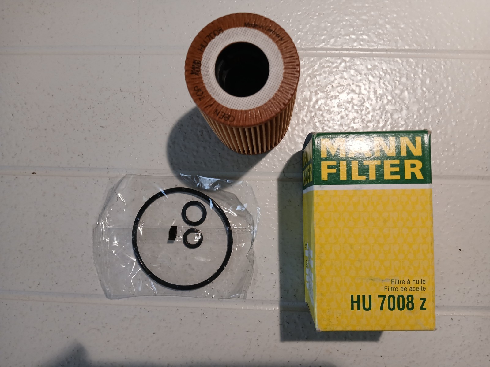 Oil Filter Kit w/seals, VW Passat Beetle, MANN P/N : HU7008Z, New in the box Oil Filter Kit w/seals, VW Passat Beetle, MANN P/N : HU7008Z, New in the box
