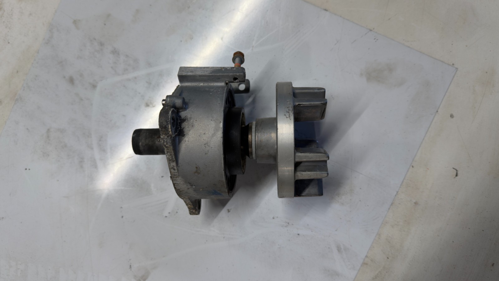 2018 YAMAHA FX HO 1.8 OEM MIDSHAFT CARRIER PTO 6S5-45332-00-94 6S5-G5332-00-00 2018 YAMAHA FX HO 1.8 OEM MIDSHAFT CARRIER PTO 6S5-45332-00-94 6S5-G5332-00-00
