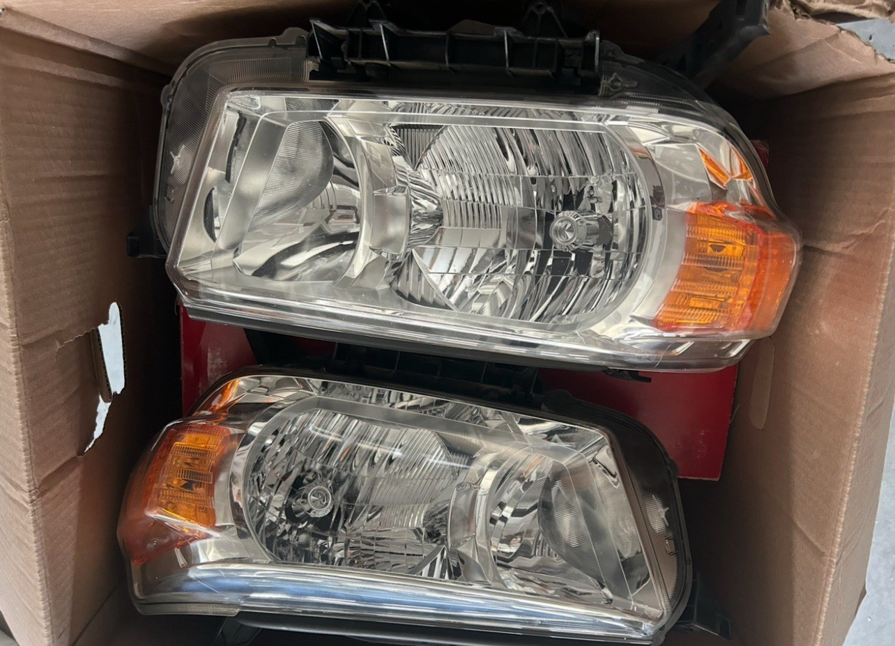 Toyota OEM HEADLIGHTS . 1 Pair Left+Right Side