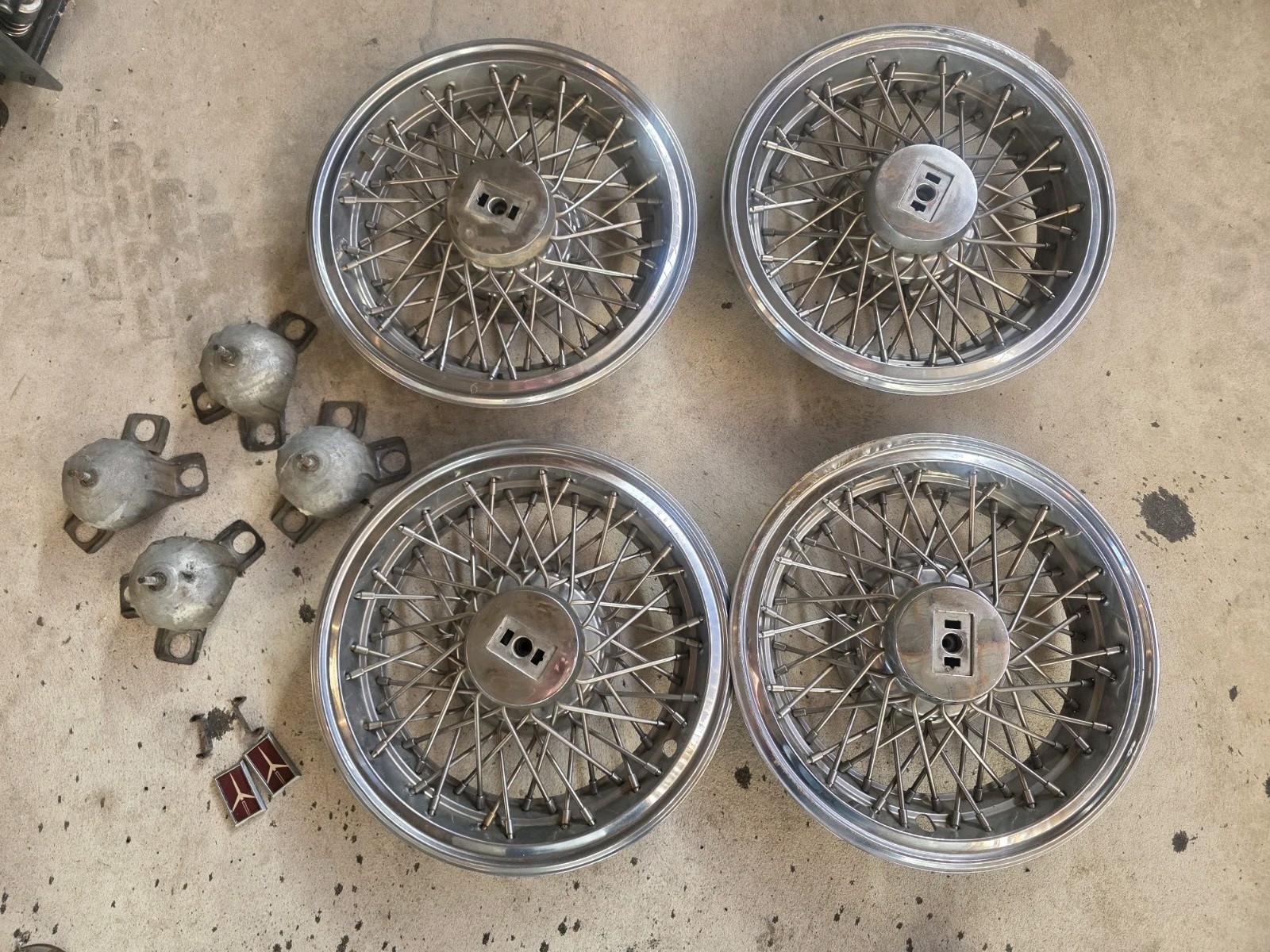 1980-84 OLDSMOBILE DELTA 88, 98 Custom Cruiser 15″ Wire Wheel Covers Set Of 4 1980-84 OLDSMOBILE DELTA 88, 98 Custom Cruiser 15″ Wire Wheel Covers Set Of 4