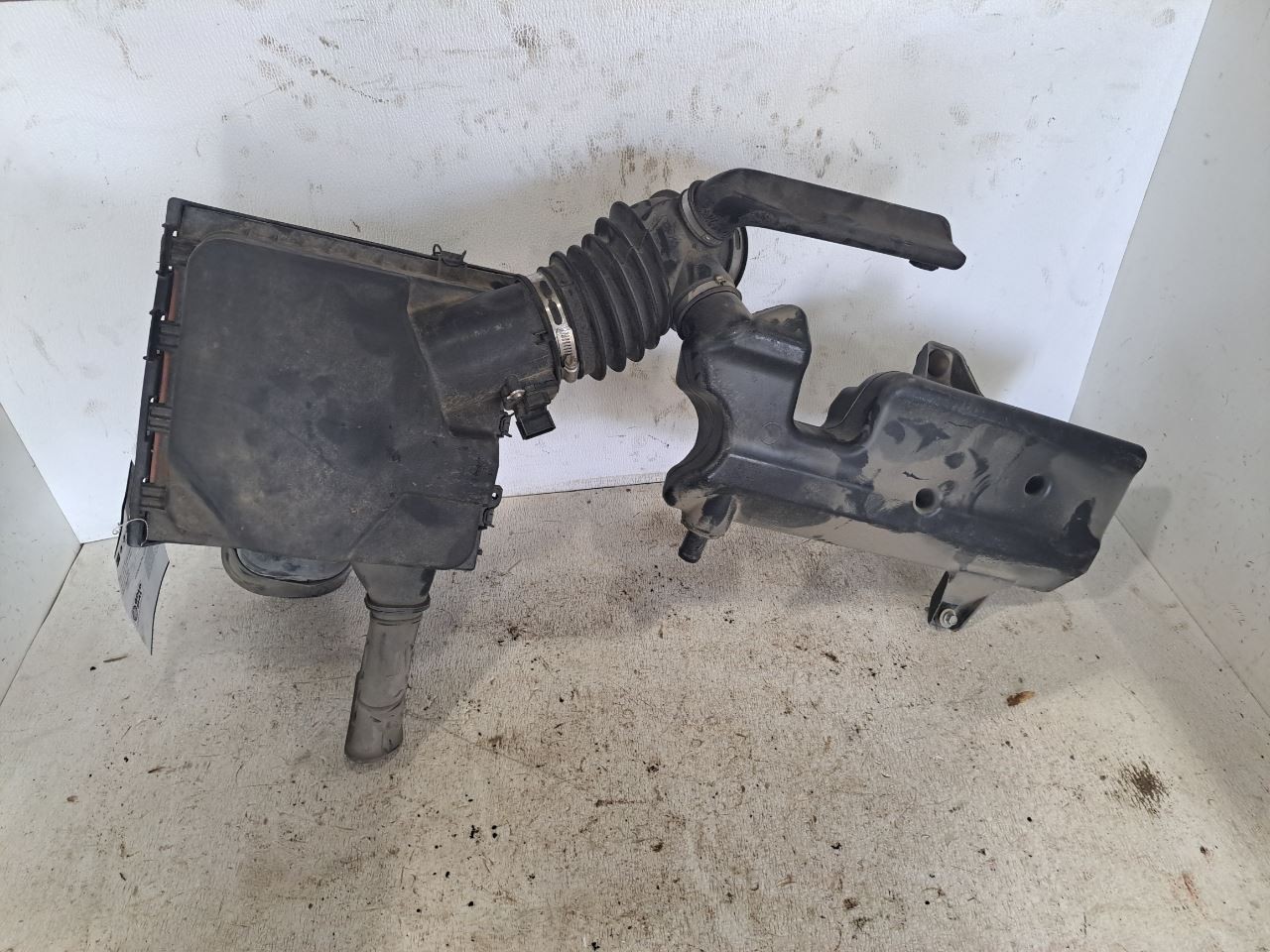 2012-2016 Cadillac Srx Air Cleaner Intake Box Assembly 3.6l Oem 2012-2016 Cadillac Srx Air Cleaner Intake Box Assembly 3.6l Oem
