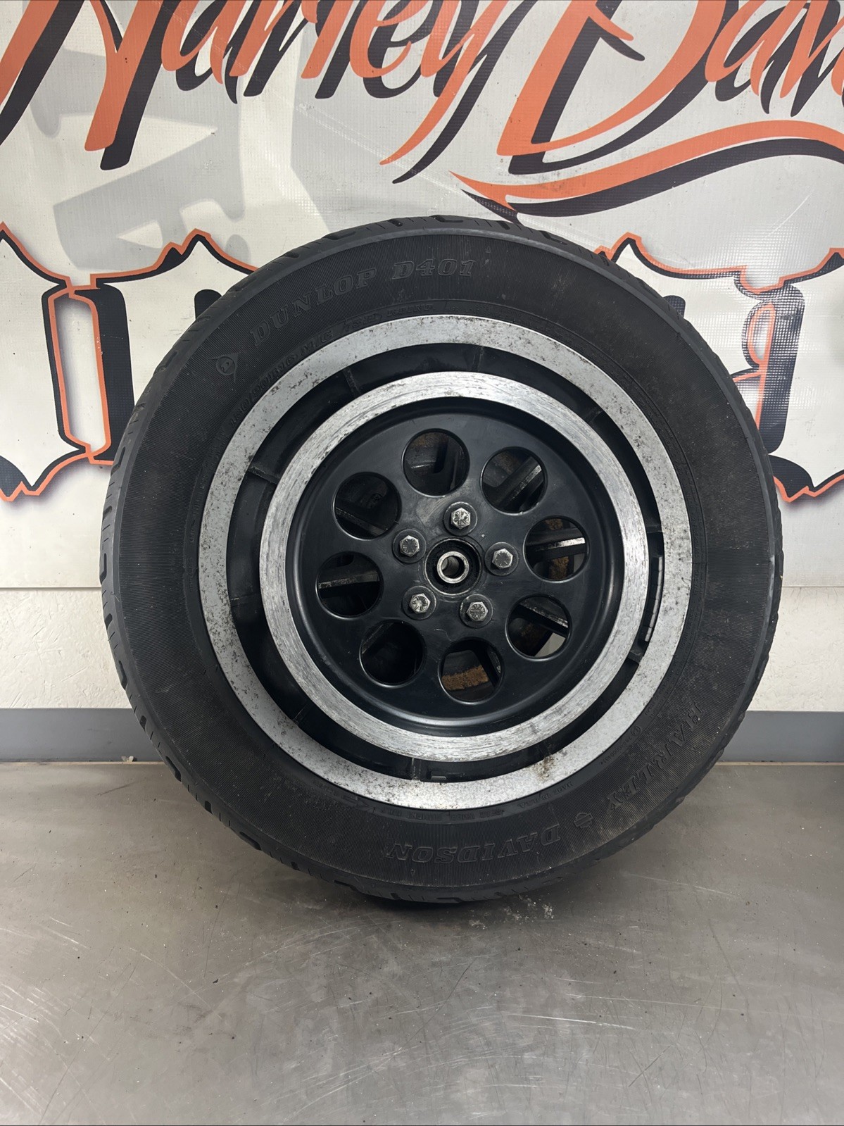 1993 Harley FLH Rear 10 Spoke Wheel Black 3/4 Axle Pulley Tire Brake Rotor D401 1993 Harley FLH Rear 10 Spoke Wheel Black 3/4 Axle Pulley Tire Brake Rotor D401
