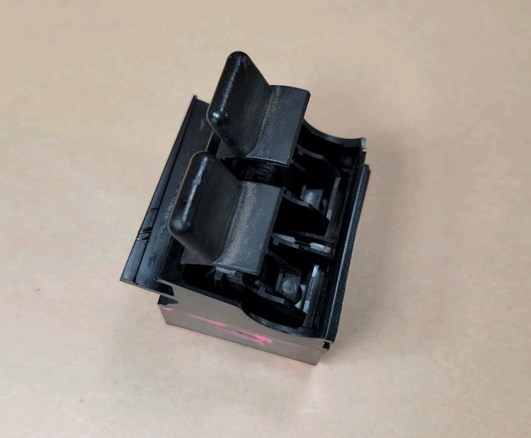 2000-2006 Audi TT MK1 LH Left Driver Master Door Power Window Switch OEM USED 2000-2006 Audi TT MK1 LH Left Driver Master Door Power Window Switch OEM USED