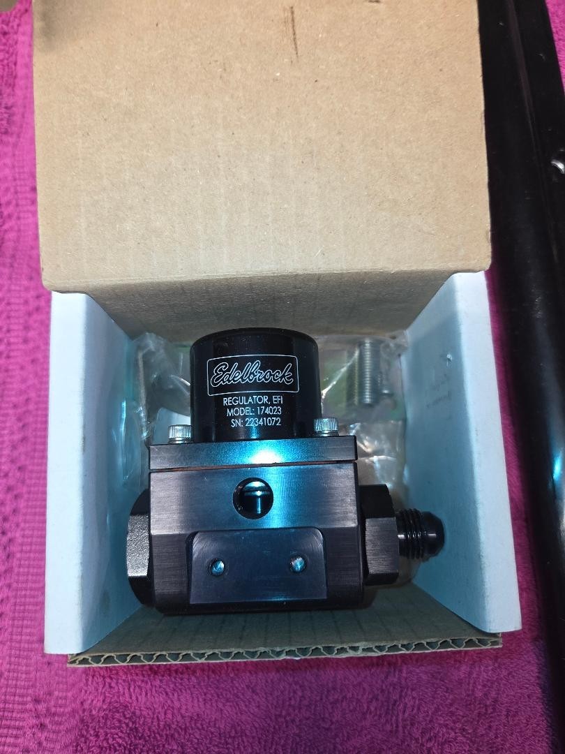 Fuel Injection Pressure Regulator Edelbrock 174023 Fuel Injection Pressure Regulator Edelbrock 174023