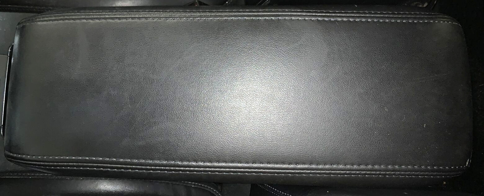 2016 2017 CHEVY EQUINOX OE Front Console LID ARMREST BLACK LEATHER NICE