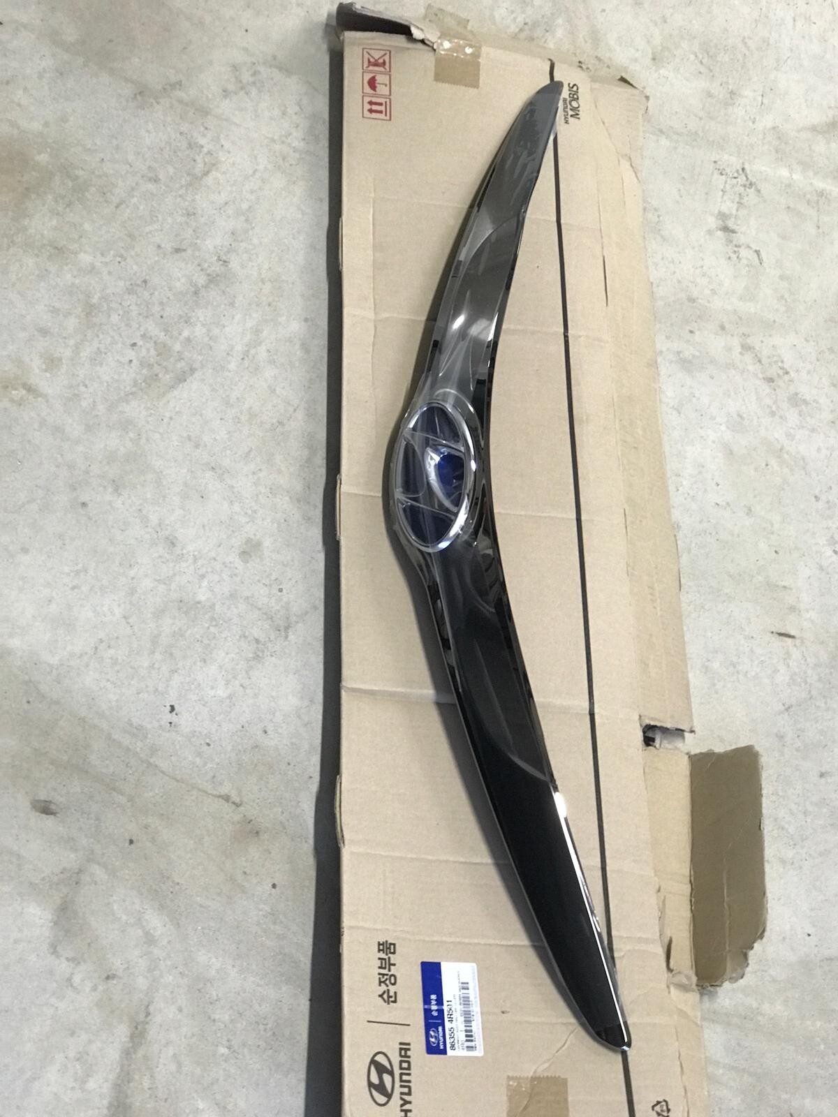 863554R501 Genuine Hyundai Garnish Assy-Rad Grille Upper