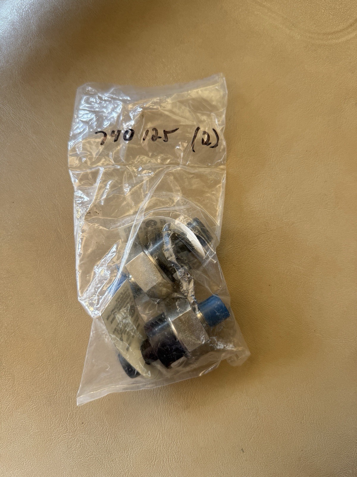 Waukesha 740125 2pcs Oil Transducers Waukesha 740125 2pcs Oil Transducers