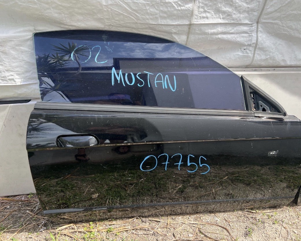 99-04 Ford Mustang GT Right Passenger Door Window 99-04 Ford Mustang GT Right Passenger Door Window