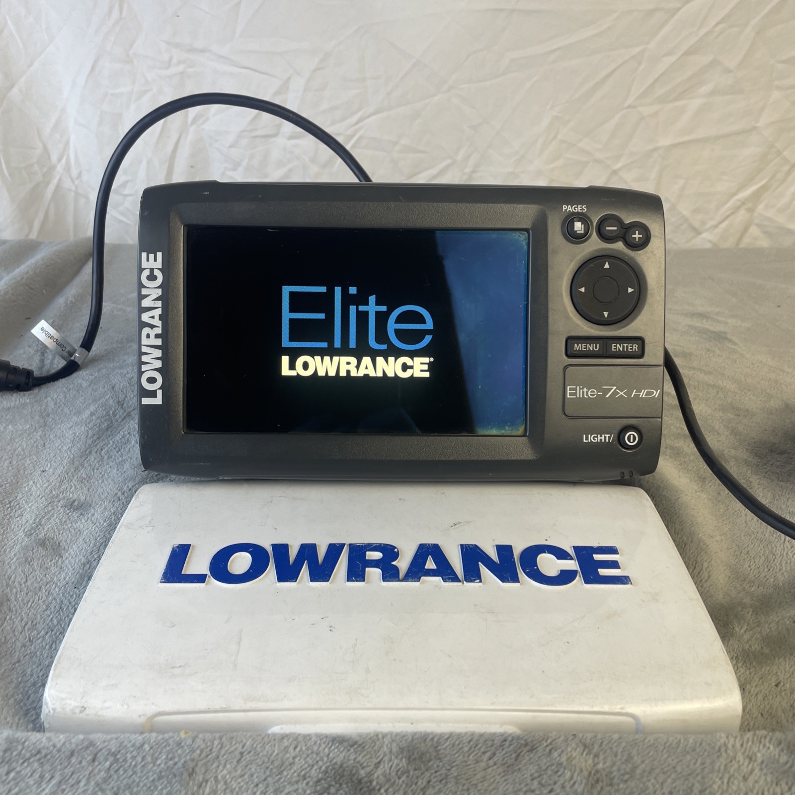 Lowrance Elite 7X HDI GPS Fish Finder W/ Power Cable Suncover And Mount Lowrance Elite 7X HDI GPS Fish Finder W/ Power Cable Suncover And Mount