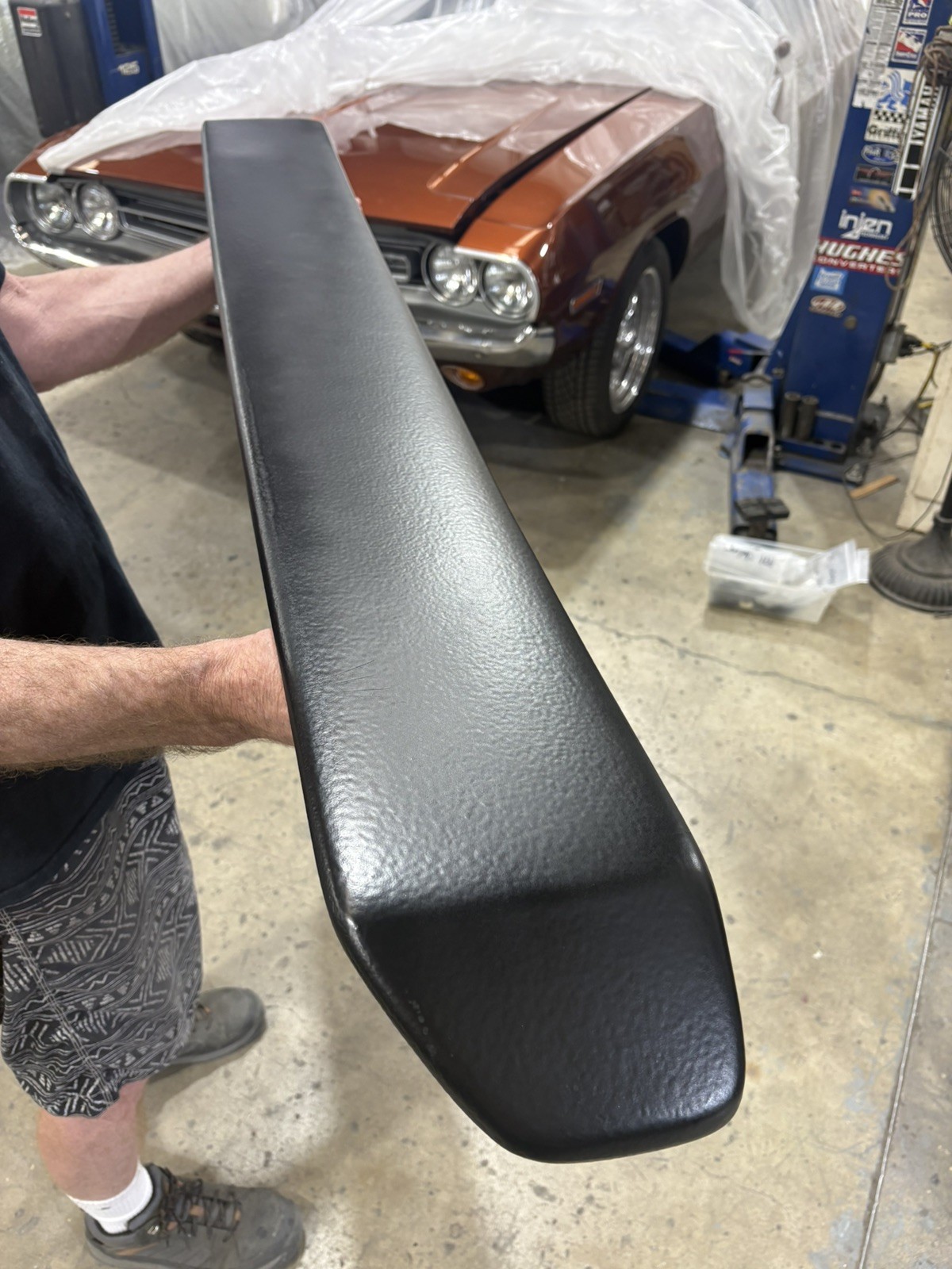 Repainted orig. Go Wing Rear Pedastal Spoiler Wing New 1970 - 1974 has cracks