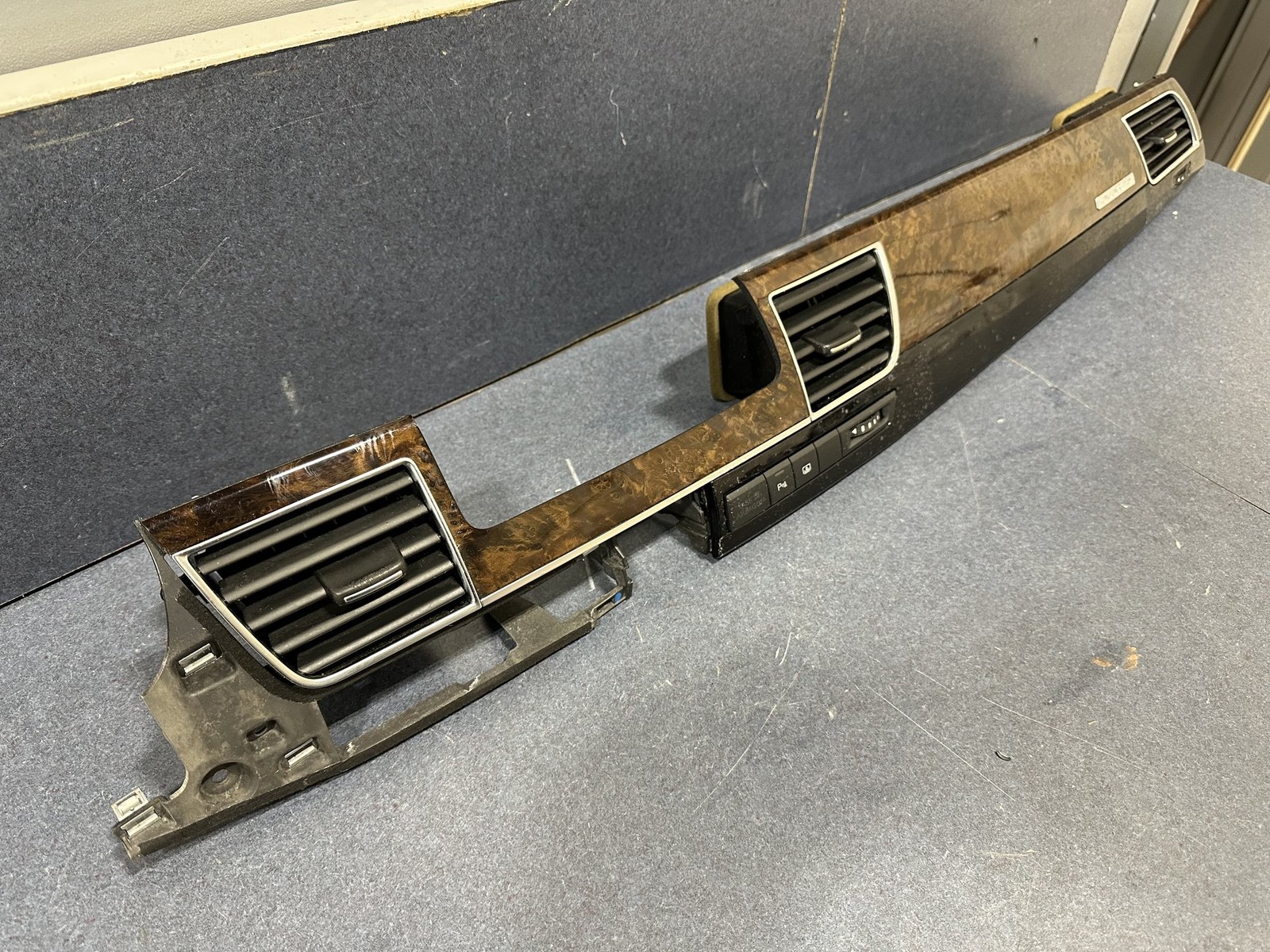2011-2018 Audi A8 Sedan Dash Board Air Vent Trim Panel 4H1857212 Dashboard