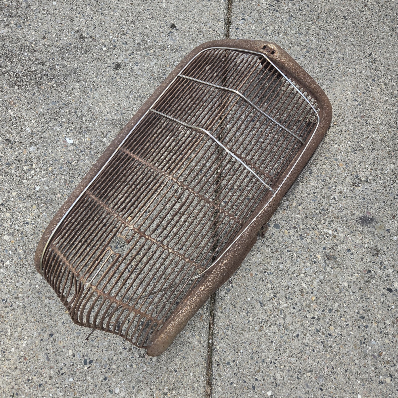 1935 Ford GRILLE w/ TRIM Original