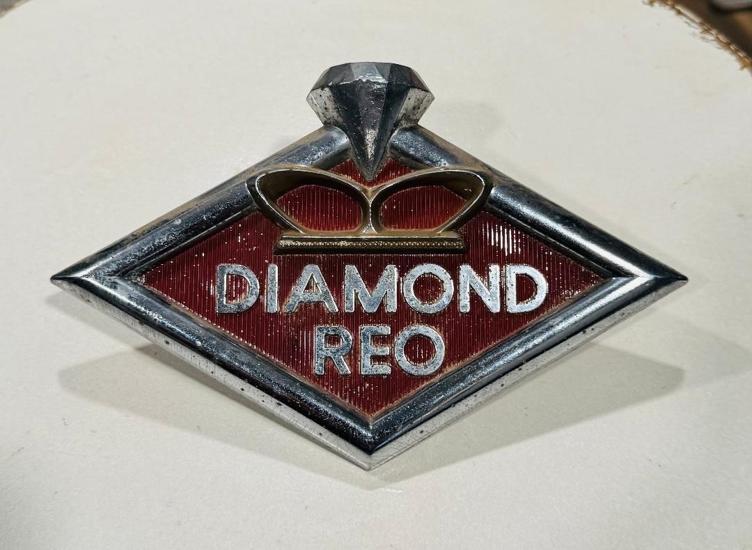 Original OEM Vintage DIAMOND REO Semi Truck Front Grille Emblem Badge EXCELLENT