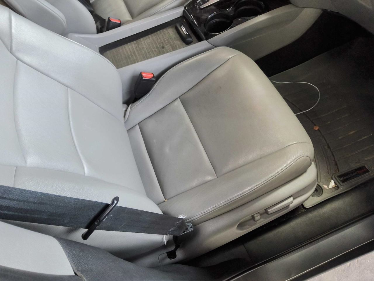 (LOCAL PICKUP ONLY) Passenger Front Seat Leather Electric Without Memory Fits 17