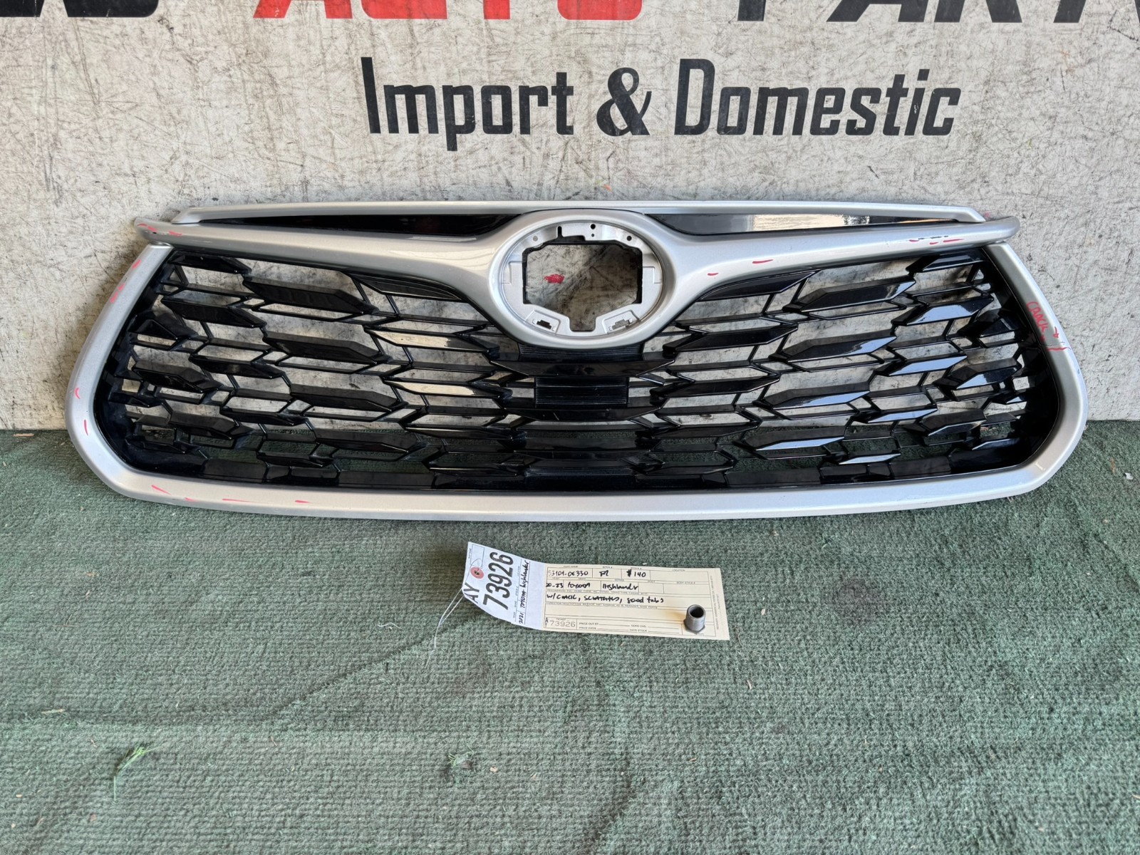 w/crack 2020 2021 2022 2023 TOYOTA HIGHLANDER FRONT BUMPER GRILLE OEM AY73926 w/crack 2020 2021 2022 2023 TOYOTA HIGHLANDER FRONT BUMPER GRILLE OEM AY73926